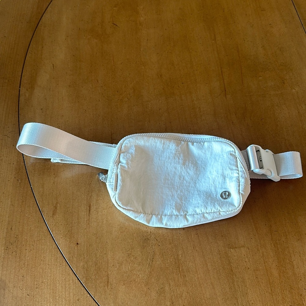 Lululemon Everywhere Belt Bag 1L